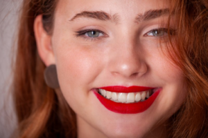 Woman smiling with brilliantly white teeth